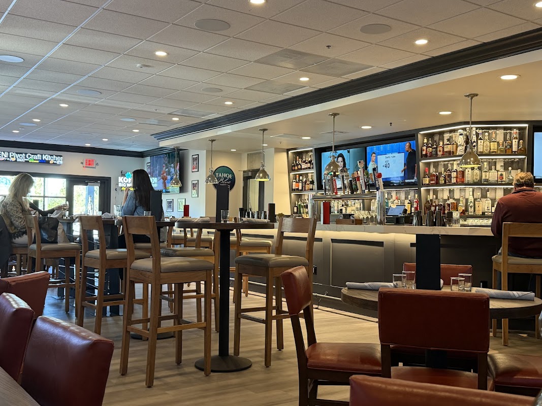 Pivot Craft Kitchen & Sports Bar - photo 1