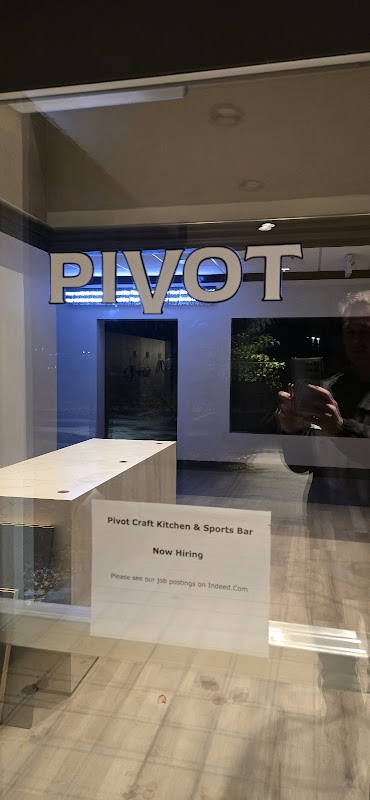 Pivot Craft Kitchen & Sports Bar - photo 5