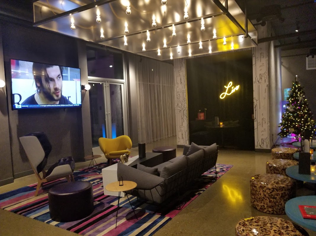 W XYZ Bar - photo 3